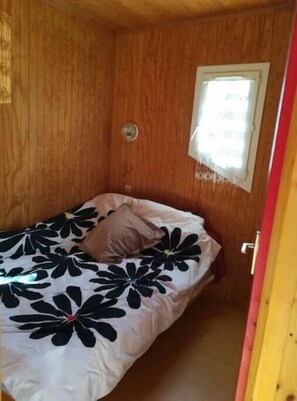 2 Schlafzimmer, Reisekinderbett