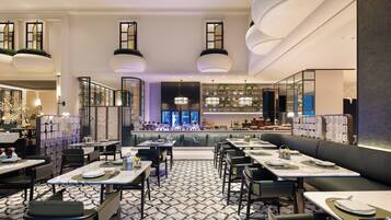 Daily buffet breakfast (CNY 228 per person)