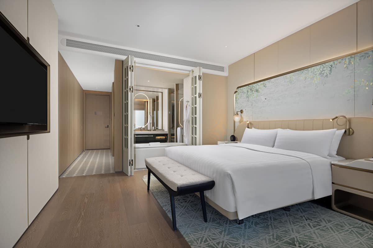 1 bedroom, in-room safe, blackout drapes, soundproofing
