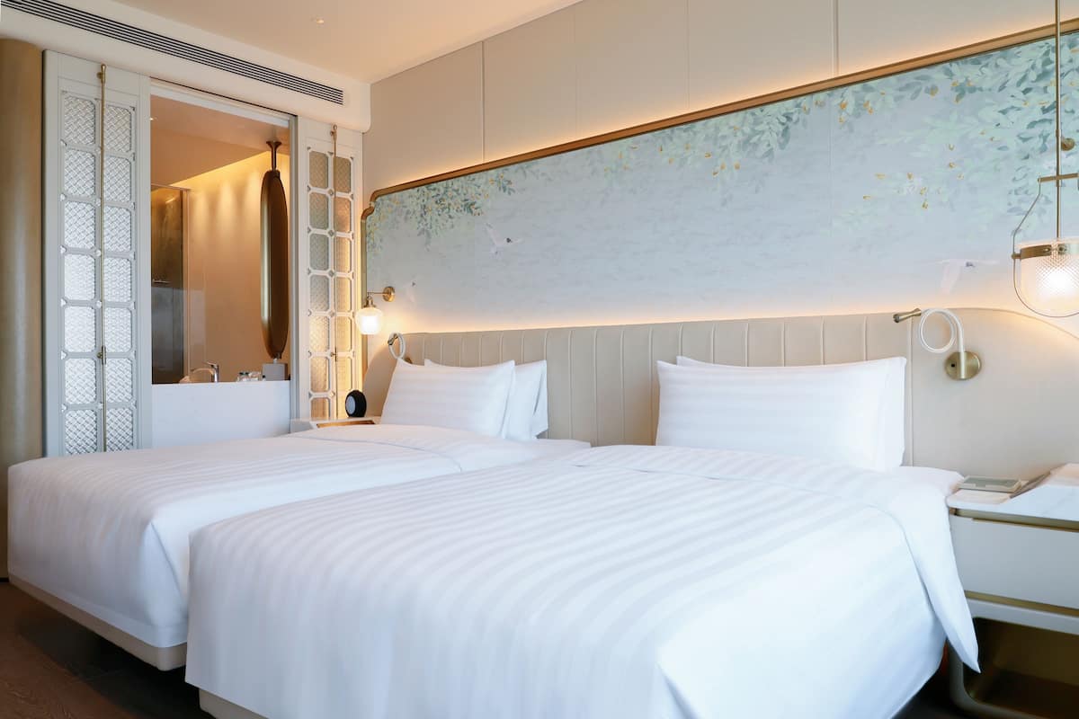 1 bedroom, in-room safe, blackout drapes, soundproofing