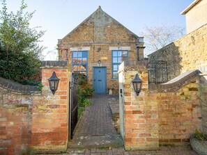 Exterior - Unique renovated former chapel - Pass the Keys (Deddington)
