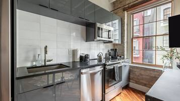 Fridge, microwave, oven, stovetop