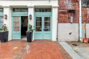 Exterior detail - Ironworks Retreat in the Heart of New Orleans (New Orleans)