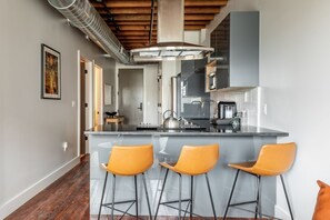 Fridge, microwave, oven, stovetop - Industrial Style Apartment near Top Attractions (New Orleans)