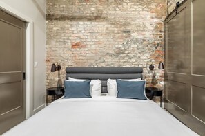 3 bedrooms, iron/ironing board, bed sheets