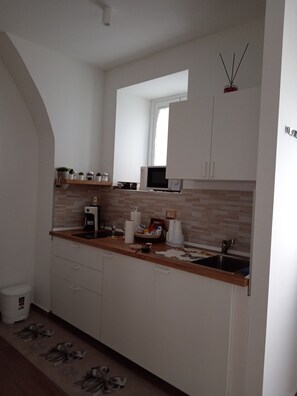 Fridge, microwave, stovetop, coffee/tea maker - Vacation home (Historical Center) CATANIA (Catania)
