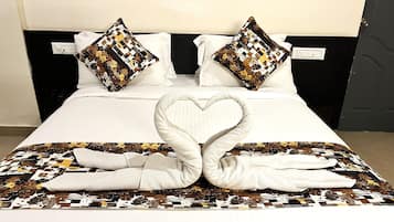 Deluxe Room | 1 bedroom, iron/ironing board, free WiFi