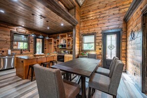 Fridge, microwave, oven, stovetop - 🏕️Cozy Cabin Oasis💦Hot Tub🔥Fireplace🍔Grill & Griddle🔥Fire Pit🌄Scenic Views (Broken Bow)