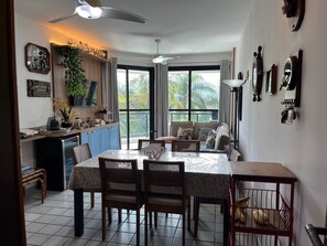 Apartamento | Área de estar | TV LCD 32 polegadas com canais a cabo, Netflix, pebolim
