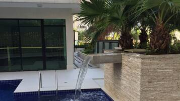 Apartamento | Piscina | Piscina externa, funciona das 9h às 22h, espreguiçadeiras