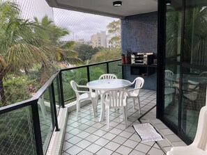 Outdoor dining - Riviera: M4 Giardino 44A, frente Praia, 4Dorms, 3Banh, 2Gar, Varanda Gourmet com Churrasqueira (Bertioga)
