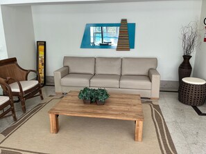 Appartement | Aire de séjour | Téléviseur ACL, Netflix, table de baby-foot, table de ping-pong