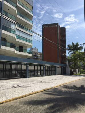 Apartment | Exterior - Riviera: M4 Giardino 44A, frente Praia, 4Dorms, 3Banh, 2Gar, Varanda Gourmet com Churrasqueira (Bertioga)