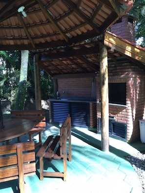 Apartment | Outdoor dining | 10 restaurants, breakfast, lunch, dinner served; international cuisine - Riviera: M4 Giardino 44A, frente Praia, 4Dorms, 3Banh, 2Gar, Varanda Gourmet com Churrasqueira (Bertioga)