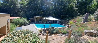 Jolie Maison Pour 2 Pers. Avec Piscine Partagée et Jardin à Pardailhan