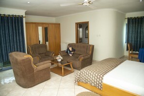 Executive Studio Suite | Desk, free WiFi, bed sheets - BROOKVALE HOTEL (Janman)