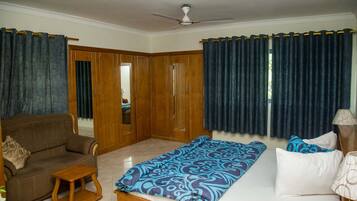 Bureau, Wi-Fi gratuit, draps fournis