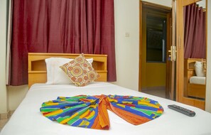 Basic Single Room | Desk, free WiFi, bed sheets - BROOKVALE HOTEL (Janman)