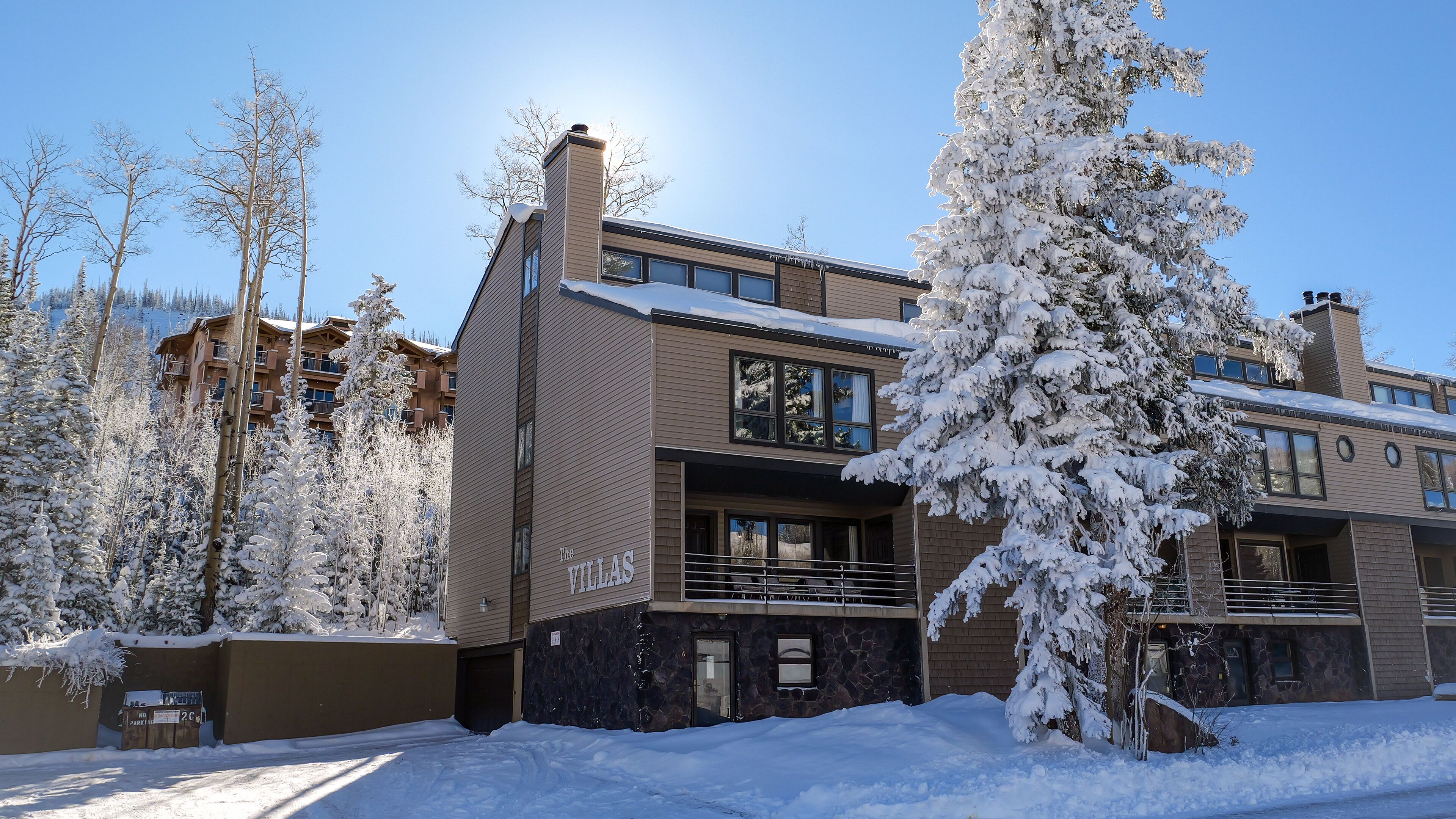 Save By Booking Your Ski Trip Now. Lifts, private Hot tub, sauna. Sleeps 12.