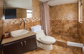 Basic Studio | Bathroom - Hotel Gran Marquez (Bogotá)