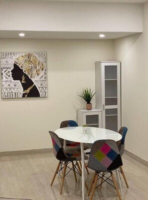 Dining - Noor 2 bedroom apartment for beautiful holiday (Muscat)