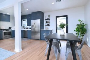 Fridge, oven, stovetop, coffee/tea maker