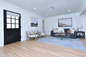 Televisión y chimenea 