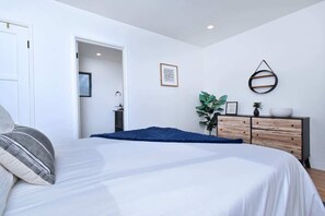 3 habitaciones, tabla de planchar con plancha, wifi y ropa de cama