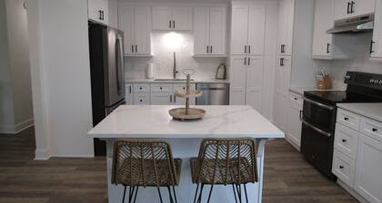 Incredible Lake view home for your family retrerats