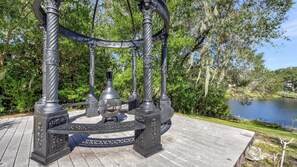 Property grounds - Stunning Lake House w/ Heated Pool + Ping Pong! (Lutz)