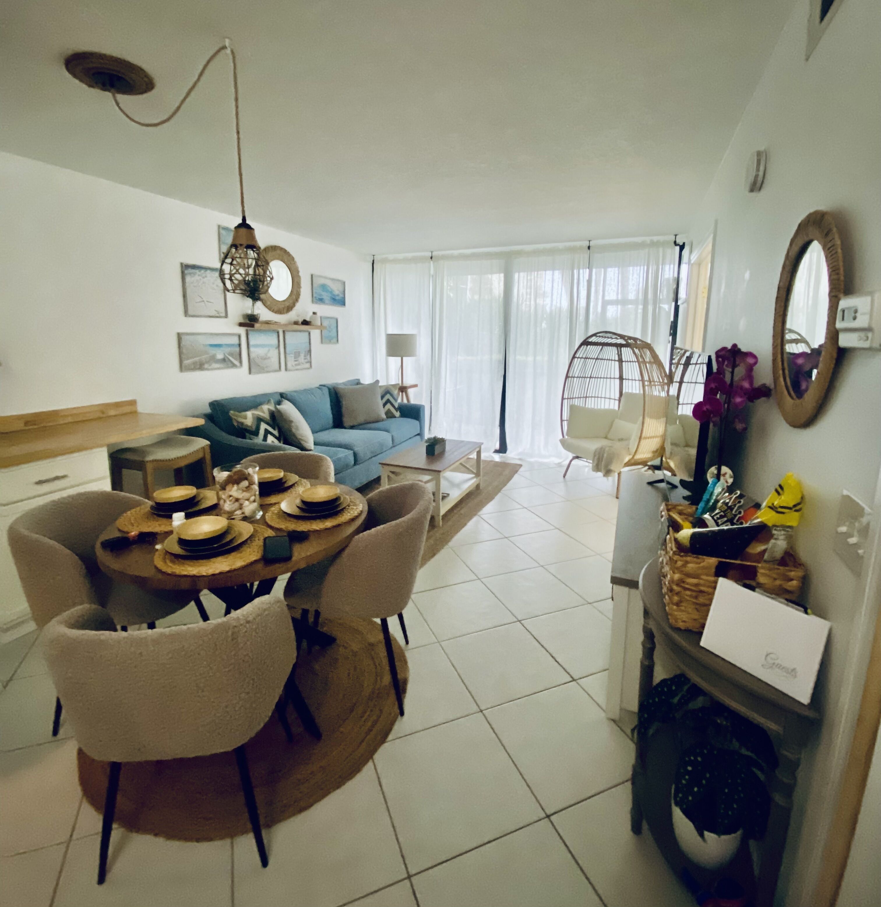 Smart TV, futbolito y libros 