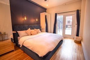 Appartamento City | Copriletto in piuma, tende oscuranti, ferro/asse da stiro