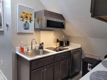 Fridge, microwave, stovetop, dishwasher. Brand new house with private bath in each room