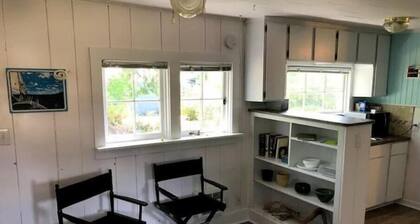 Cozy Cottage by the Bay
