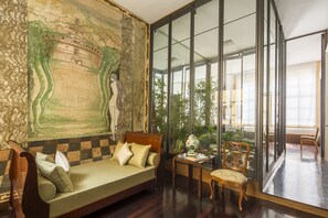 Interior - Palazzo Berardi: Renaissance Downtown Luxury Villa (Roma)
