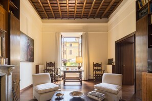 Smart TV - Palazzo Berardi: Renaissance Downtown Luxury Villa (Roma)