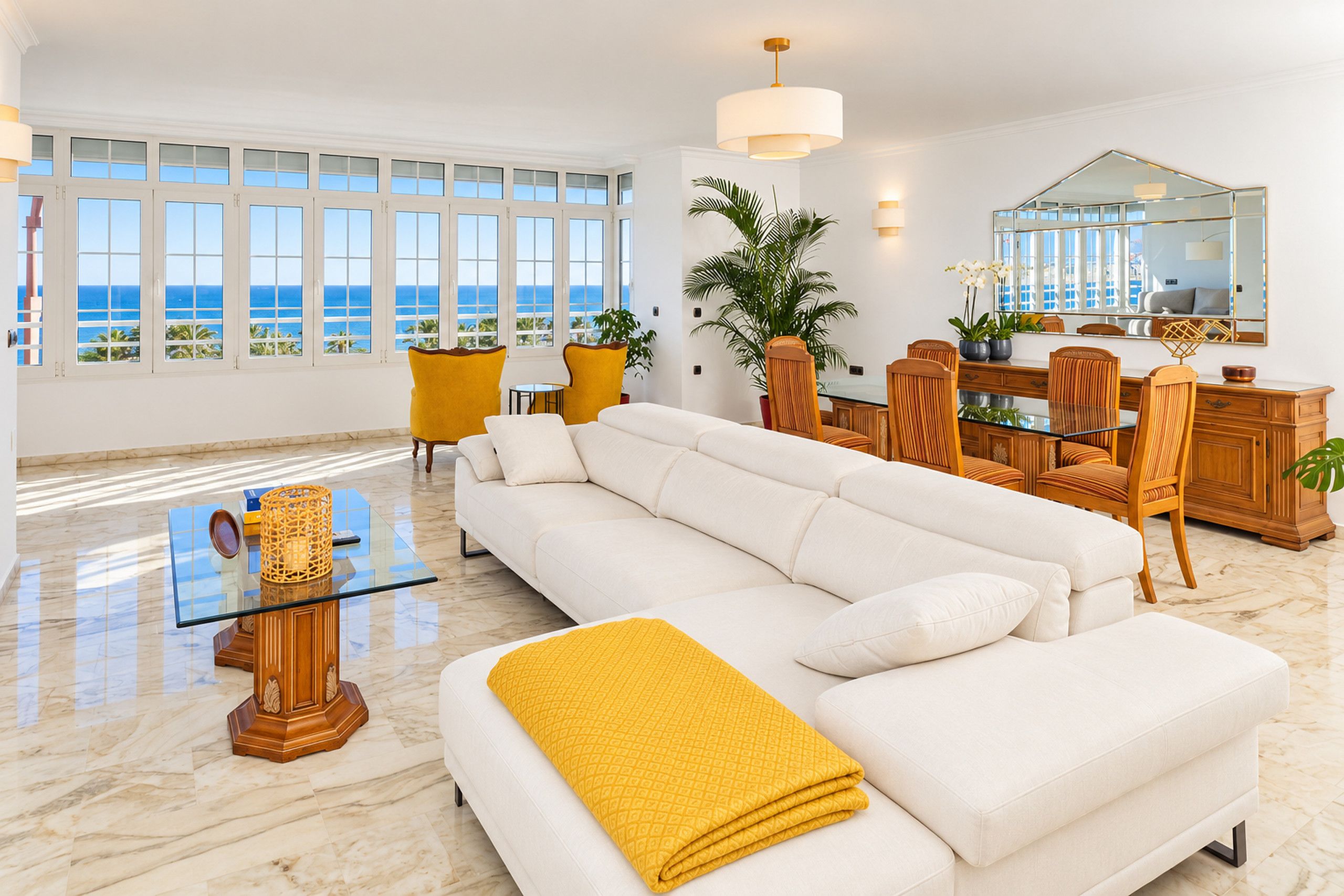 Holiday apartment in Malaga with sea views