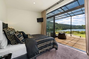 4 bedrooms, WiFi, bed sheets - Lakeview Oasis - Lake Whakamaru Retreat (Mangakino)