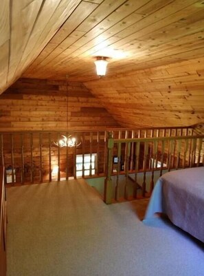 3 bedrooms, desk, iron/ironing board, travel cot