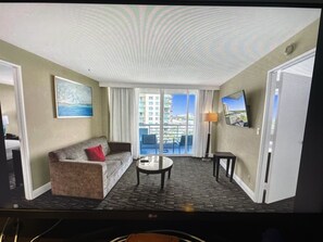 Suite | Living area - Hilton Double Tree Gallery One (Fort Lauderdale)