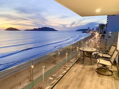 Malecon de Mazatlán Vista al mar y Alberca Infiniti en Terraza Central Tower 801