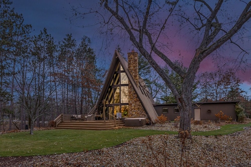 Maple Bluff Escape | Hot Tub A-Frame Getaway