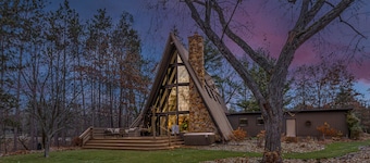 Maple Bluff Escape | Hot Tub A-Frame Getaway