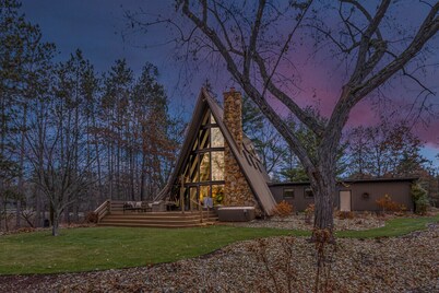 Maple Bluff Escape | Hot Tub A-Frame Getaway