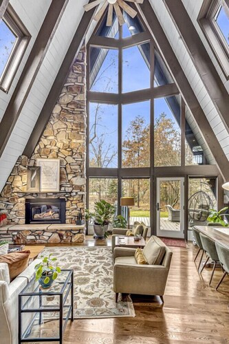 Maple Bluff Escape | Hot Tub A-Frame Getaway