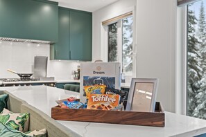 Fridge, microwave, oven, stovetop - Silver Star Paradise (SilverStar)