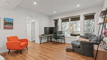 Fernseher, Videospiele, Stereoanlage, Drucker