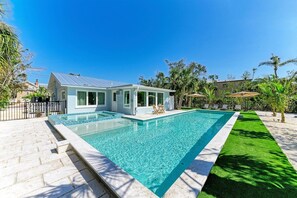 Unclassified image, 4 of 50, button