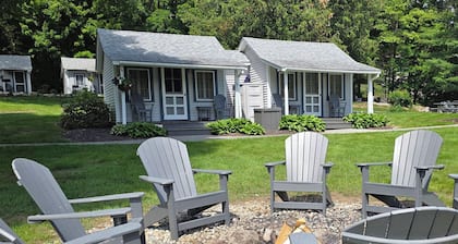 Adirondack Sunrise Motel and Cabins