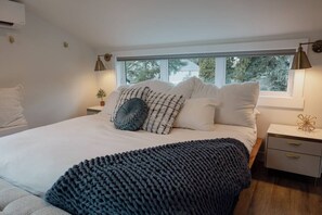 1 bedroom, iron/ironing board, travel cot, WiFi